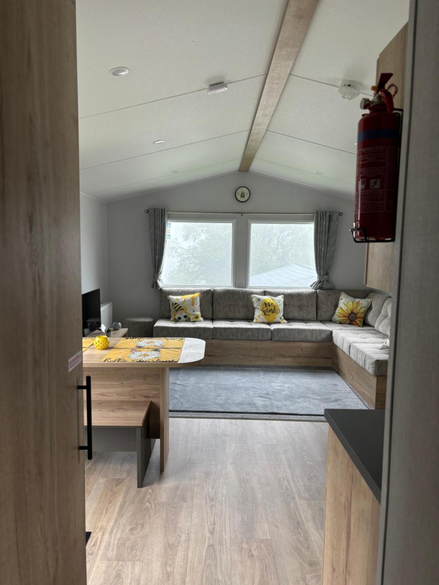 Honeybees At Glade 17 Hotell Bucks Mills Eksteriør bilde